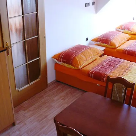 Ubytovani Svitavy-náměstí Míru 13 *